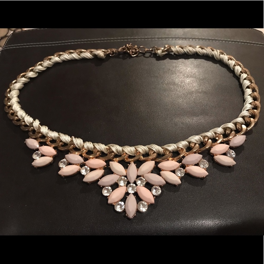 SALE! ⭐️Item in 3/$10 sale⭐️ Statement Necklace